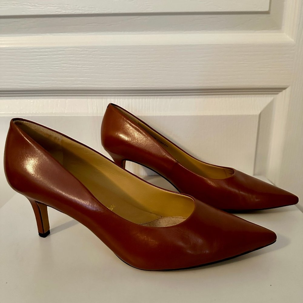 Trotters "Alexa" Pump in Tobacco brown, 3" heel